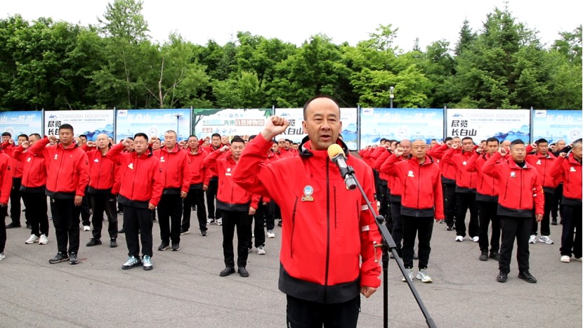 長白山北景區(qū)安全生產(chǎn)月宣誓 筑牢交通防線 守護(hù)游客平安